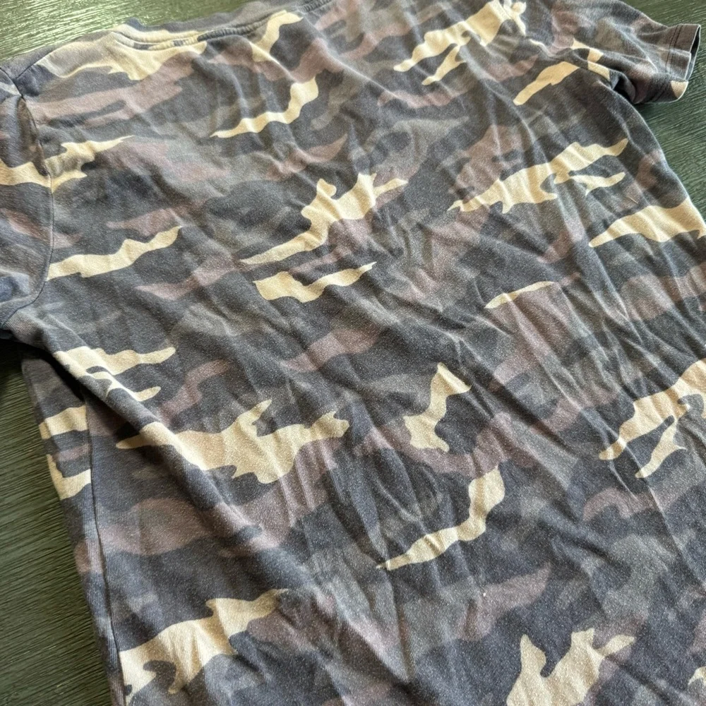 PINK VS Short Sleeve Taupe Tshirt XS Camo - Picture 4 of 8